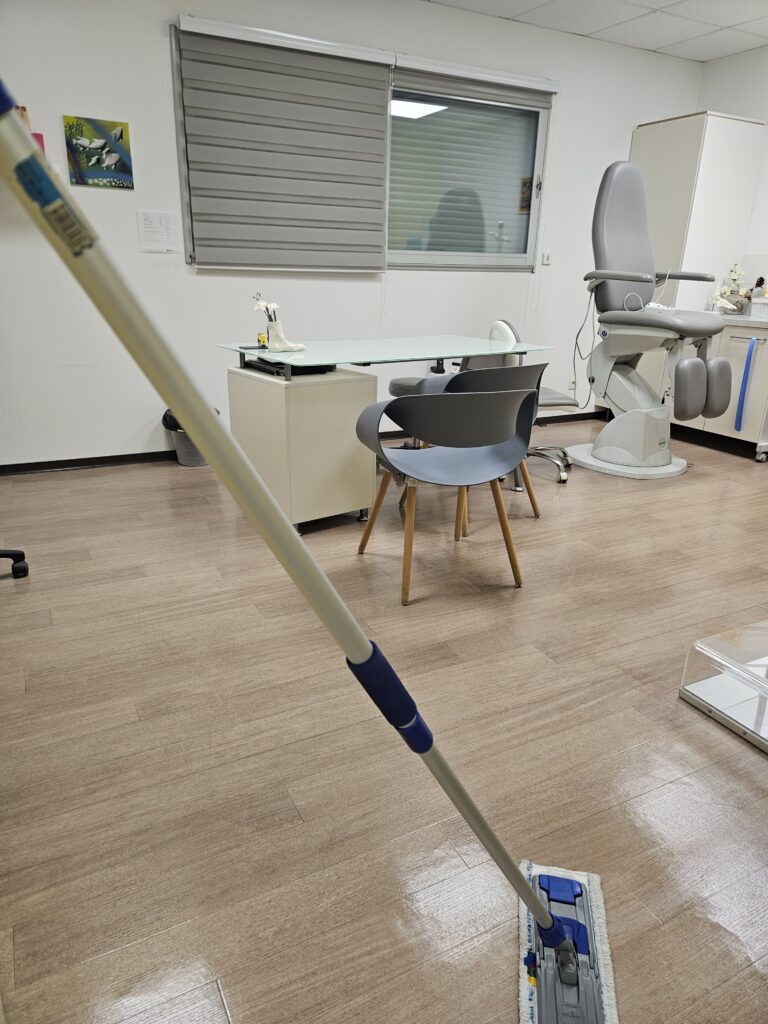 Nettoyage du sol d’un cabinet professionnel